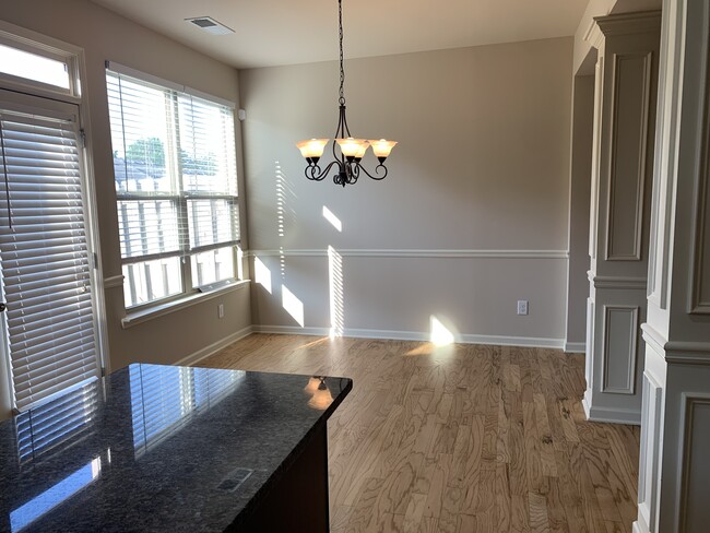 Dining area - 6675 Story Cir
