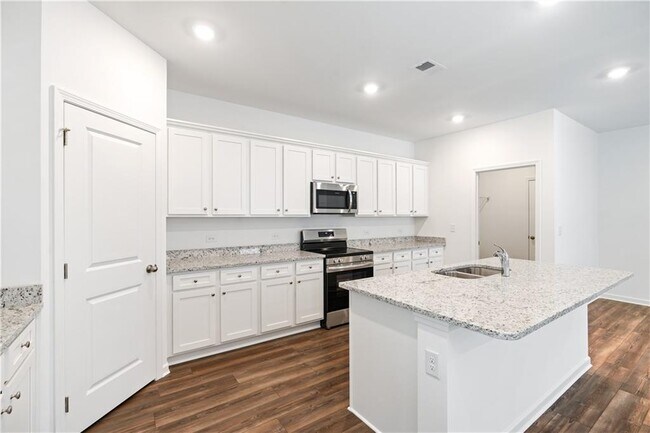Building Photo - 702 Evergreen Rd