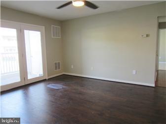 Building Photo - 201 Waters Edge Dr