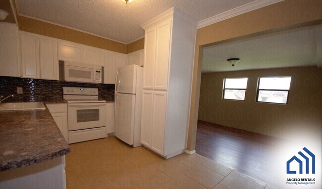 Foto del edificio - Beautiful 3 bedroom 2 bathroom home in Col...