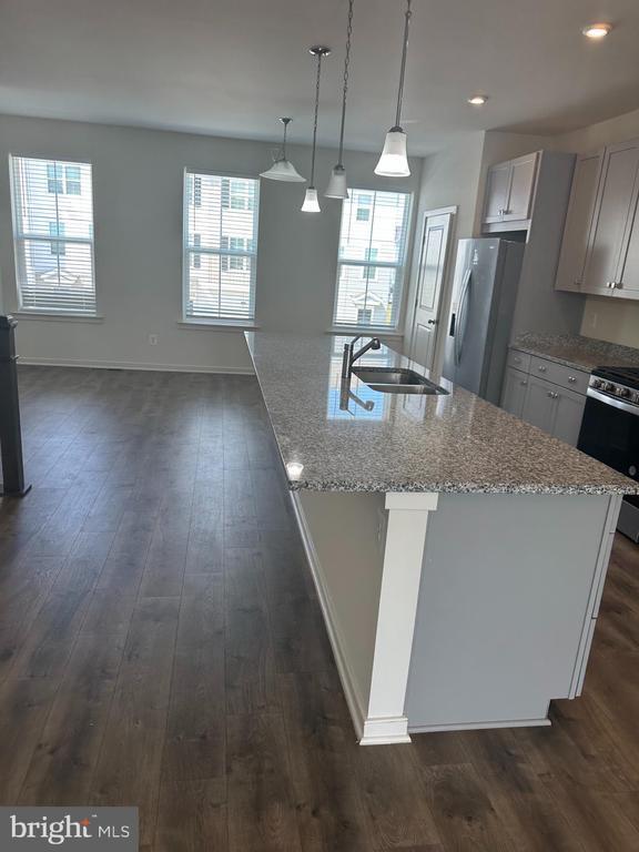 Foto del edificio - 423 Snowberry Ln