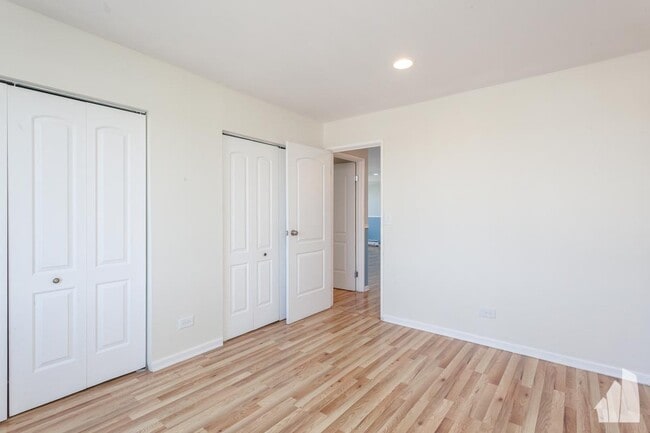 Building Photo - 2 bedroom in Chicago IL 60402