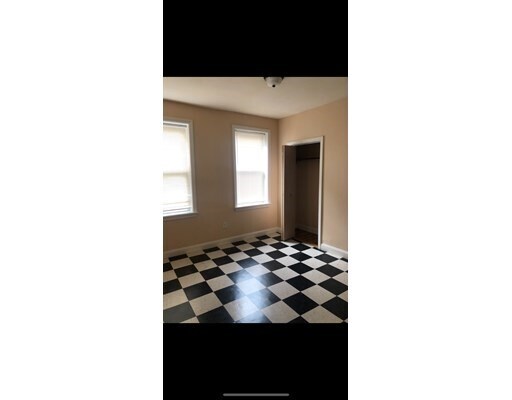 Building Photo - 10 Fernboro St
