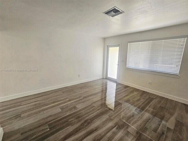 Foto del edificio - 9305 SW 37th St