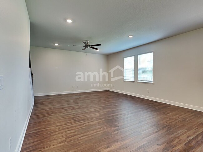 Foto del edificio - 14515 Cedar Mill Dr