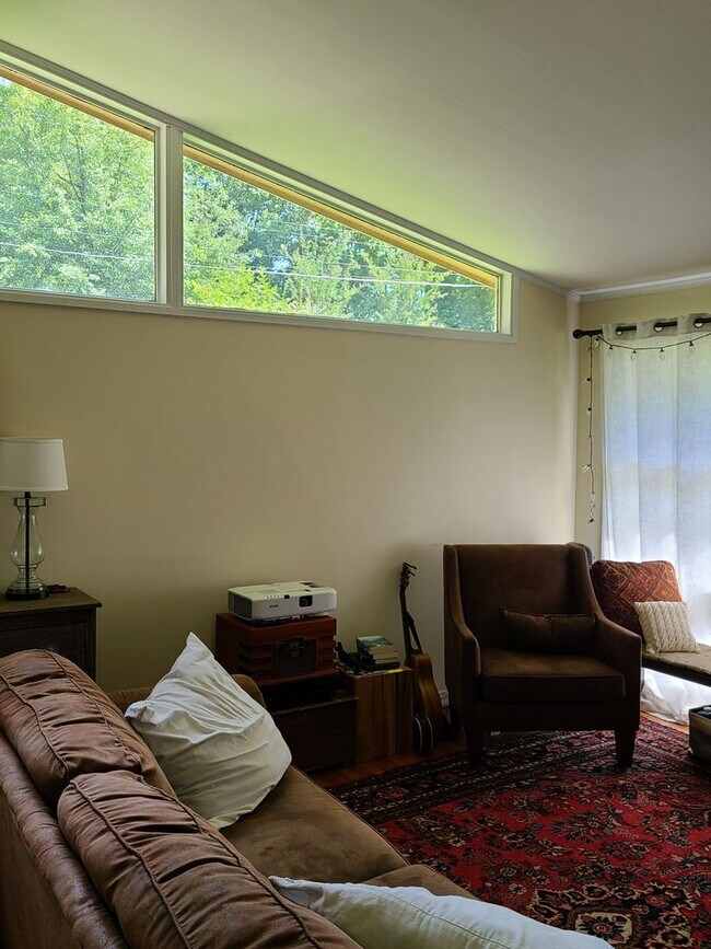 Foto del edificio - 708 Harper Ave