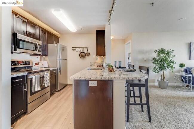 Foto del edificio - 6400 Christie Ave