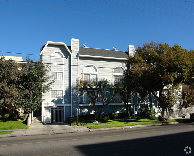 Building Photo - 10845 Camarillo St