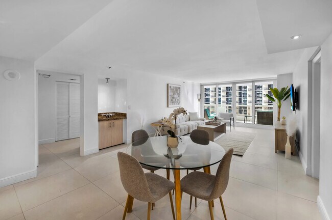 Foto del edificio - 1717 N Bayshore Dr