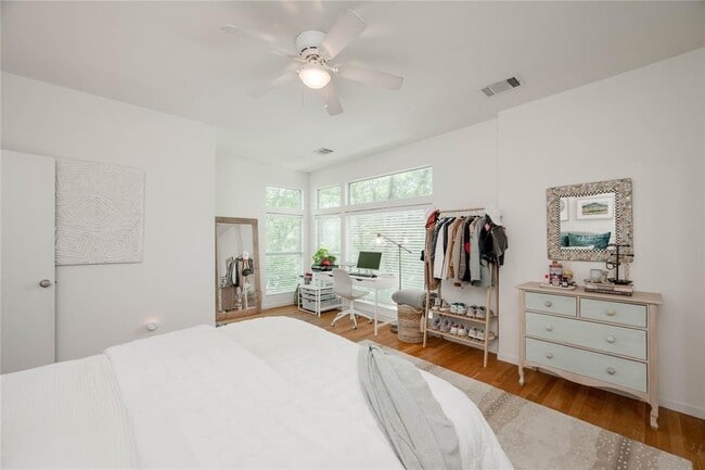 Foto del edificio - 708 E 45th St