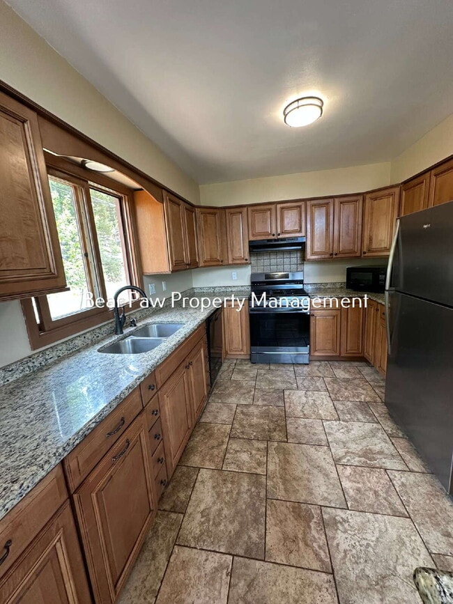 Building Photo - "Charming 3-Bedroom Mountain Retreat in Conifer"