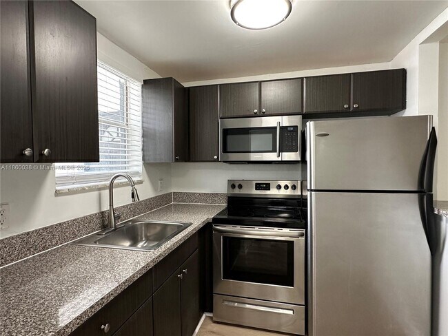 Foto del edificio - 5661 SW 36th Ct