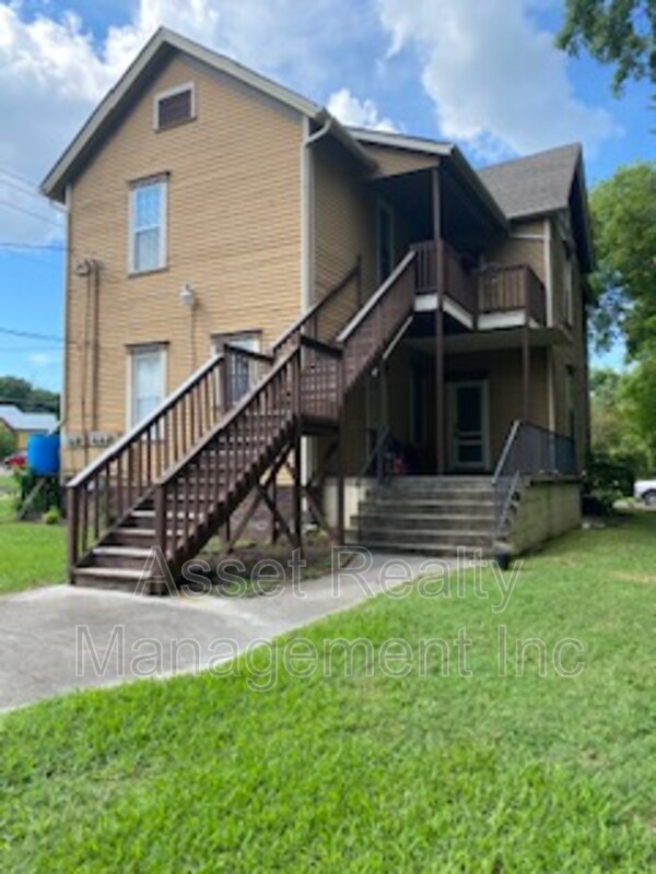 Primary Photo - 1020 Oak Ave