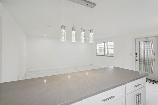 Foto del edificio - 100 Monaco Ct