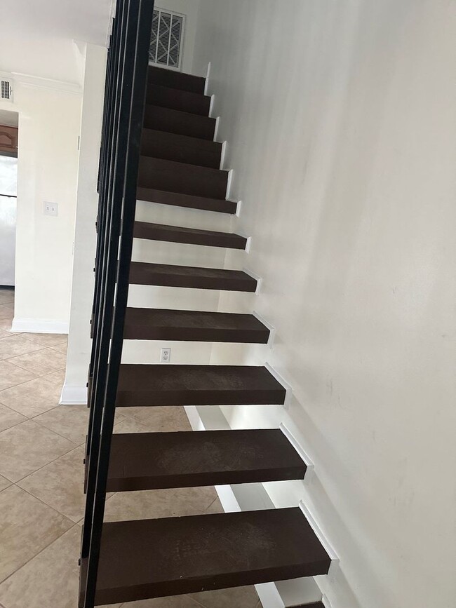 Building Photo - 3008 5th St