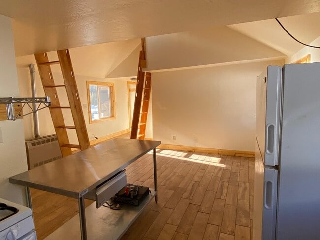 Building Photo - 5364 Montezuma Rd