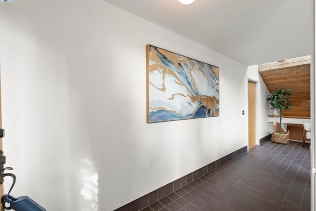 Building Photo - 6425 Zinn Dr