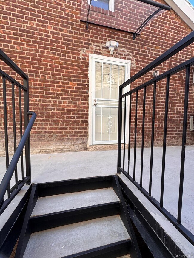 Building Photo - 609 Ovington Ave