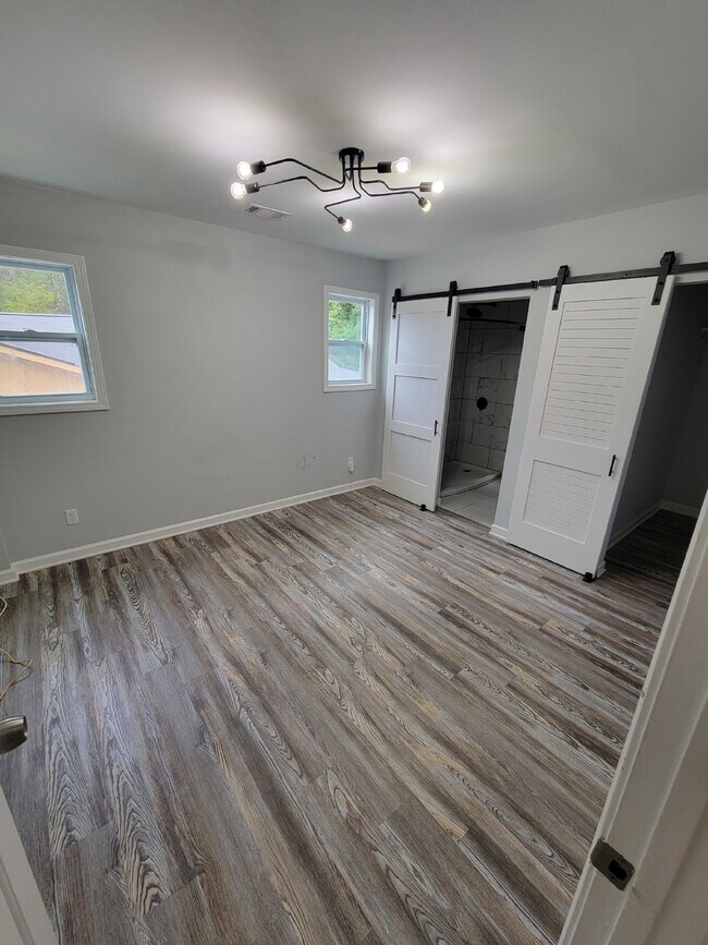 Building Photo - THIS HOME LOOKS LIKE NEW!