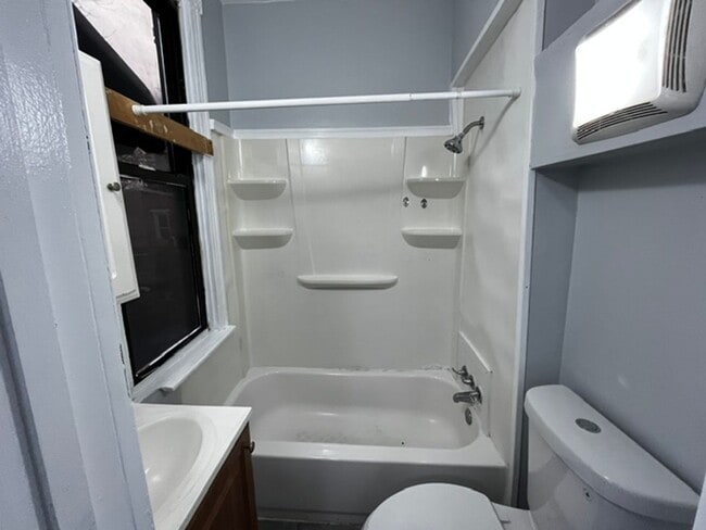 Building Photo - 2 bedroom 1 bath with walk up attic