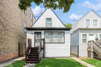 Building Photo - 4646 W Warwick Ave