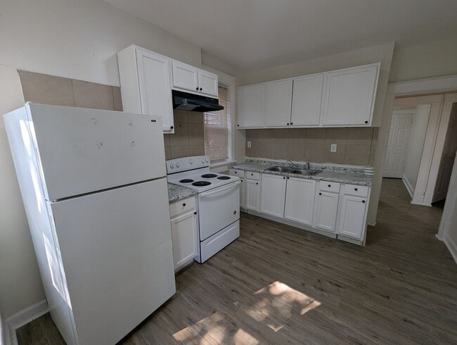 Building Photo - 5120 Lexington Ave
