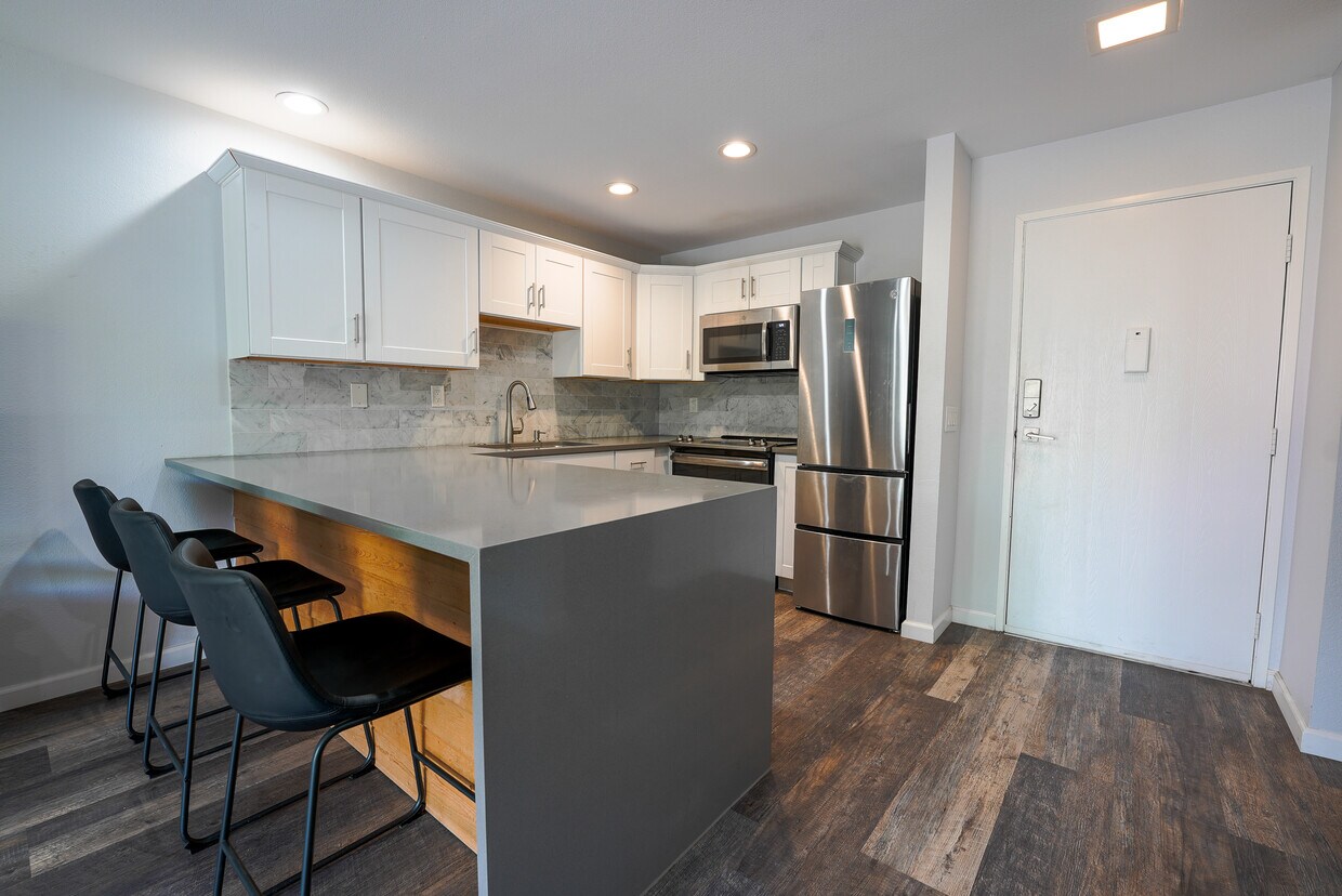 Foto principal - 77805 California Dr