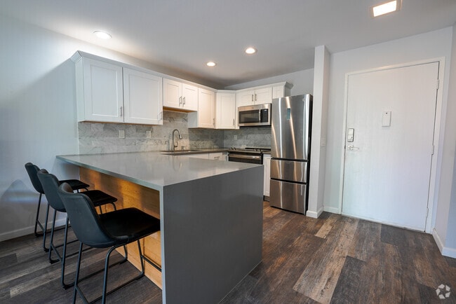 Building Photo - 77805 California Dr