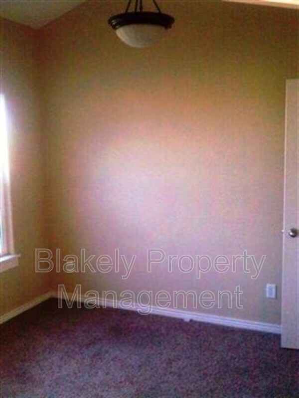 Building Photo - 452 Southwell St