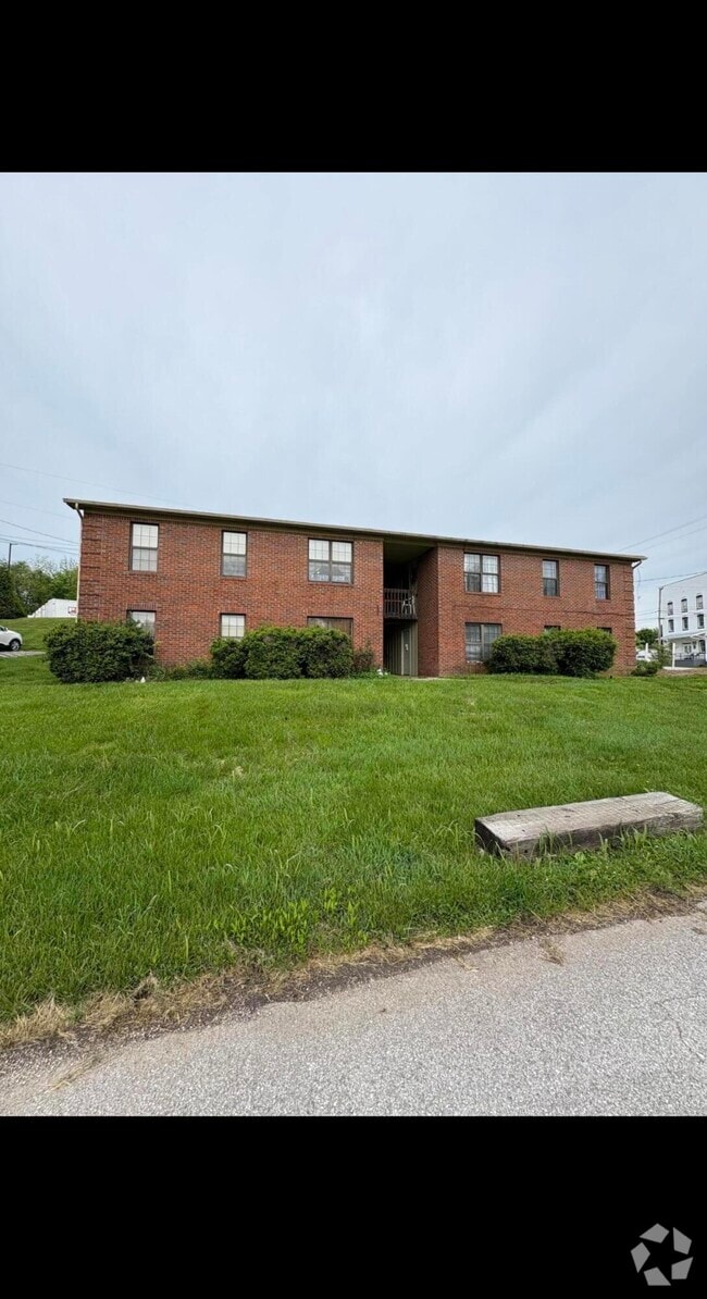 Building Photo - 121 N Brand St