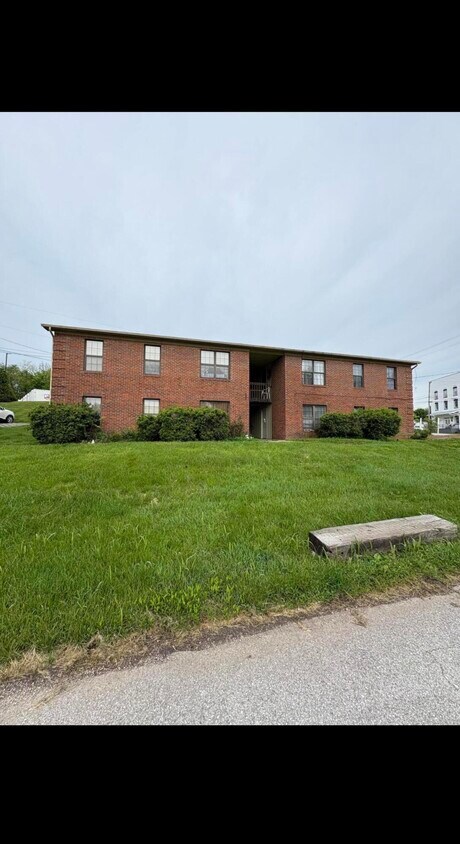Primary Photo - 121 N Brand St