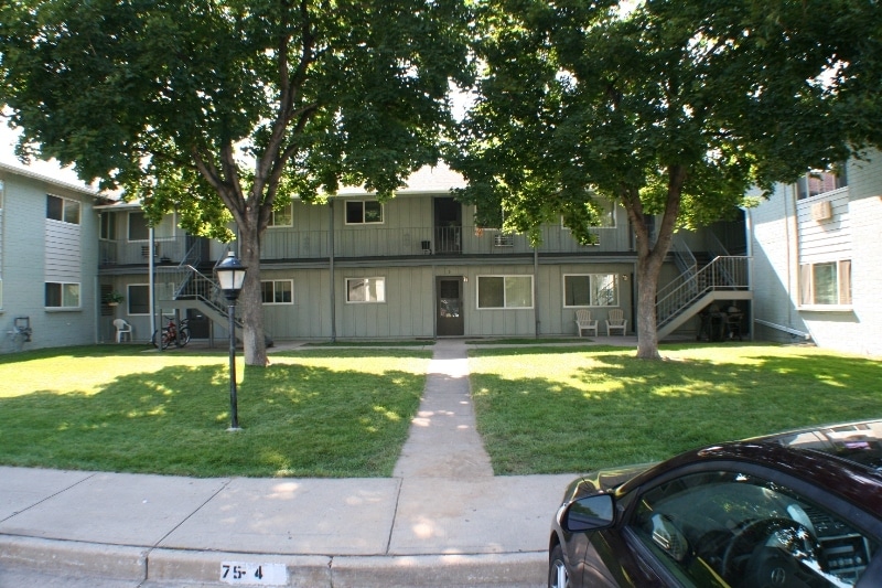 Primary Photo - 2525 S Sheridan Blvd