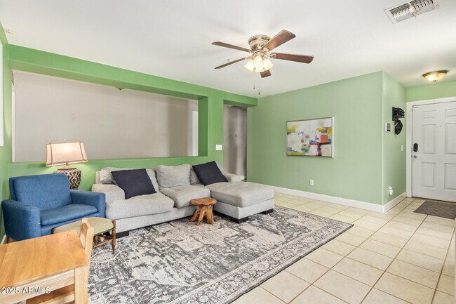 Building Photo - 9435 W Terri Lee Dr