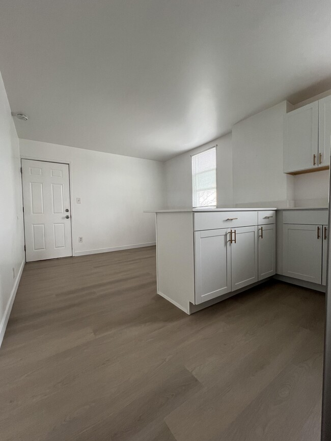 Building Photo - 217 E 600 S