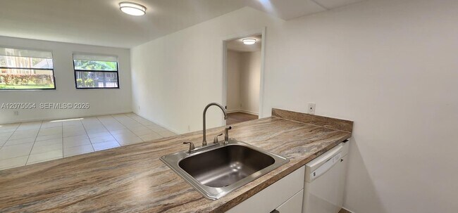 Building Photo - 8160 Geneva Ct