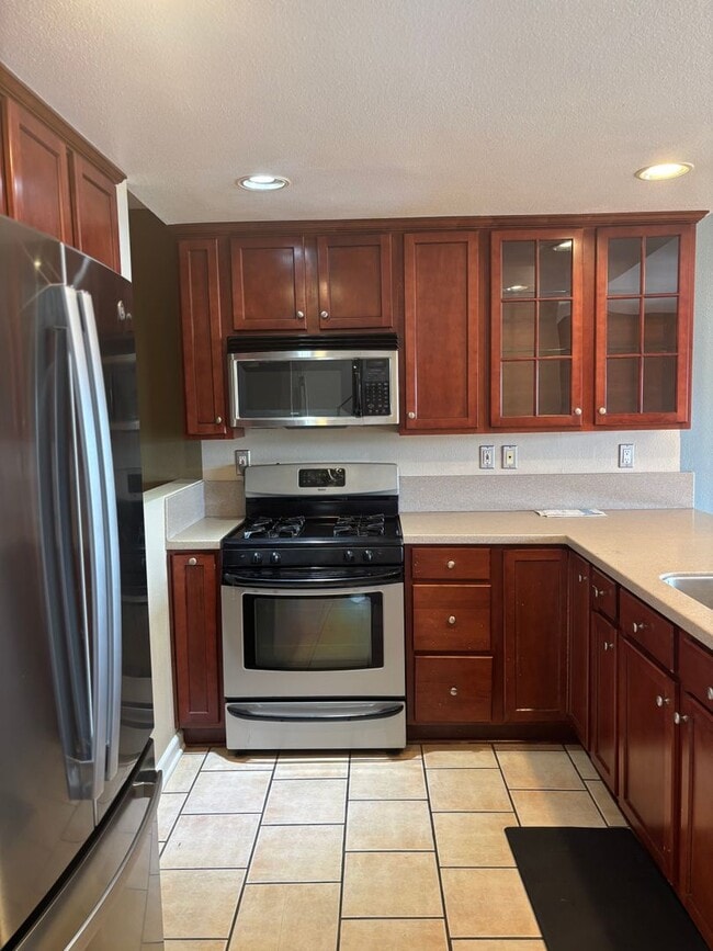 Foto del edificio - All Upgraded Townhome In Cherokee Canyon Gated Complex