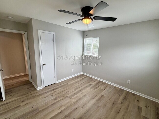 Foto del edificio - 5146 Carthage Ave