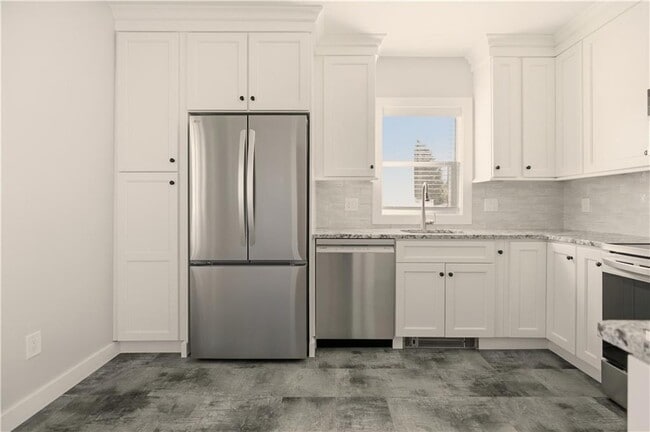 Building Photo - 65 Maple Ave