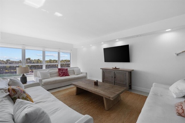 Foto del edificio - 9102 W Bay Harbor Dr