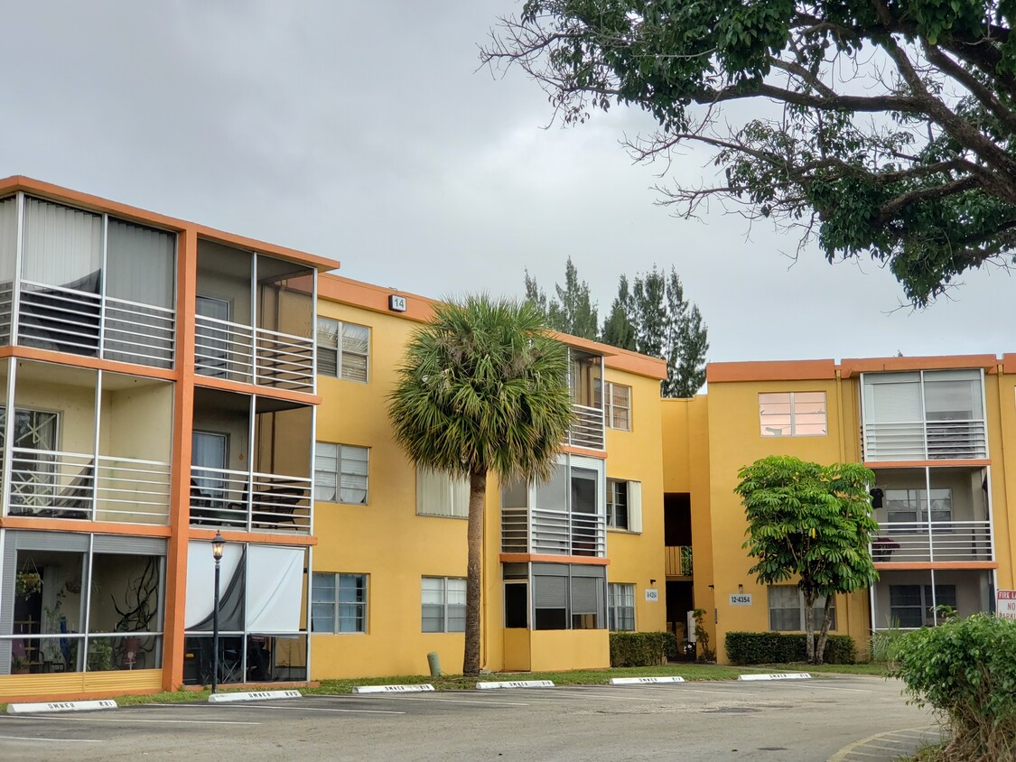Primary Photo - 4354 NW 9th Ave