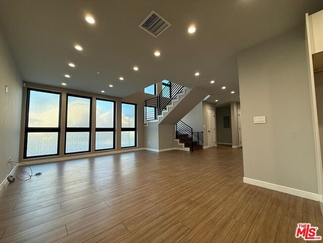Building Photo - 9904 Laurel Canyon Blvd