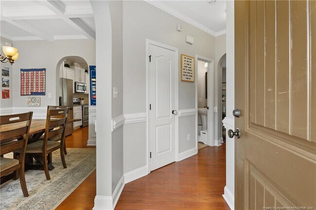 Building Photo - 852 Micahs Way N