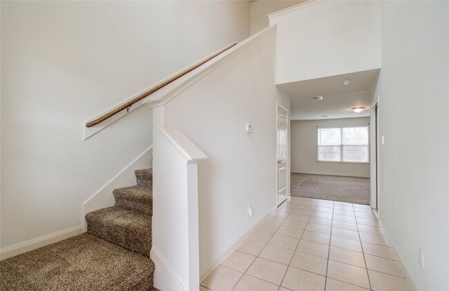 Building Photo - 8218 Hall View Dr