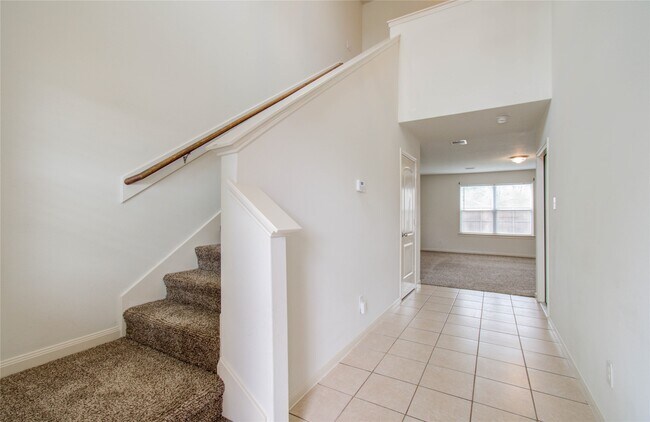 Foto del edificio - 8218 Hall View Dr