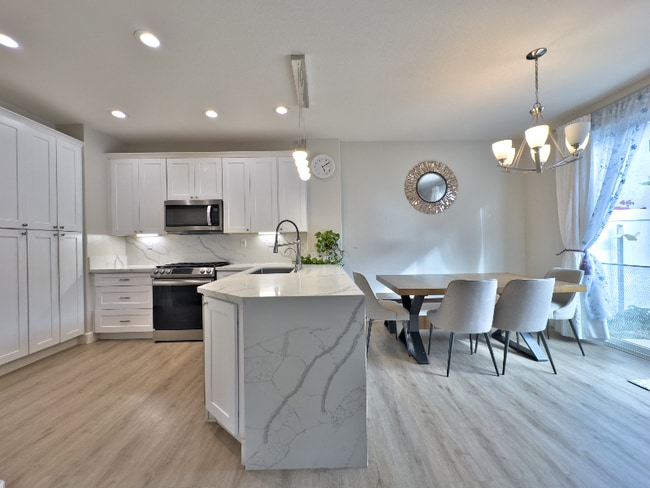 Building Photo - 11595 Compass Point Dr N