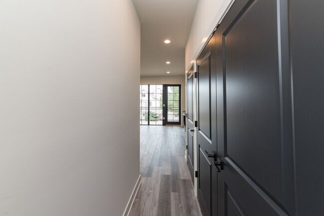 Foto del edificio - 1220 N Bosworth Ave