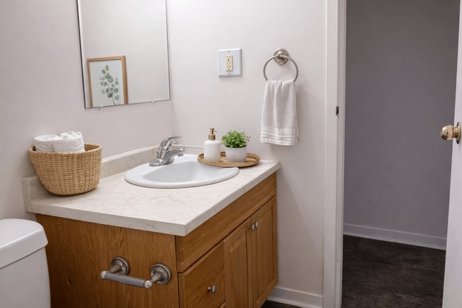 Building Photo - Pine Glen Apartments