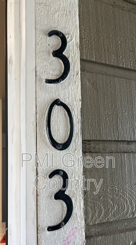 Building Photo - 6639 S Victor Ave