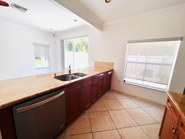 Building Photo - 204 Lake Monterey Cir