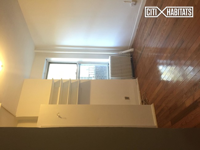 Building Photo - 228 Bleecker St
